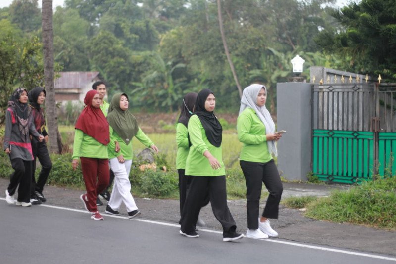 Foto Suasana Jalan Sehat SPPG YLH Nusra Mamben Daya Aik Jong, Pada Sabtu (21/2/2026)